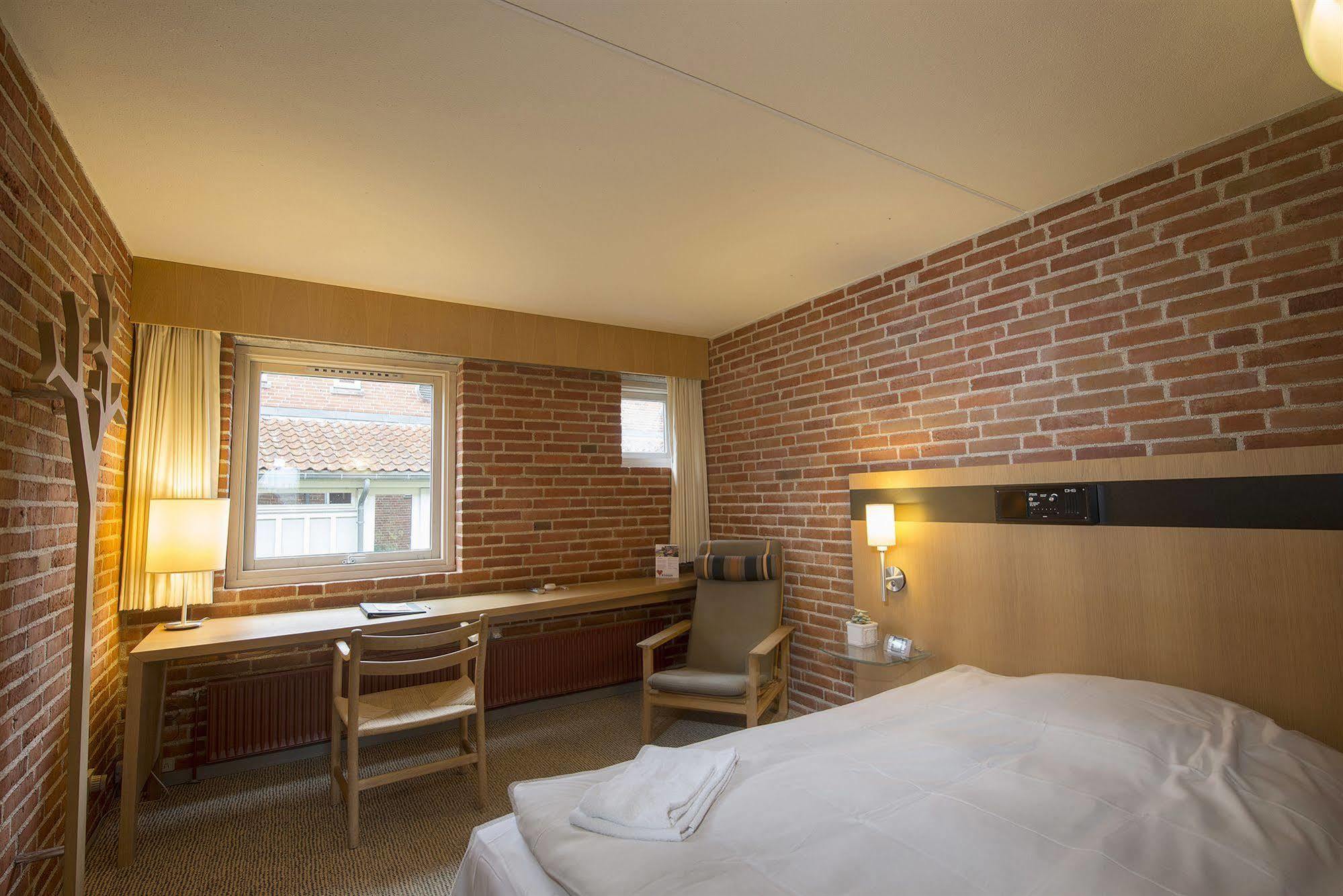 Strandhotel Klinten Aps Rødvig Exterior foto